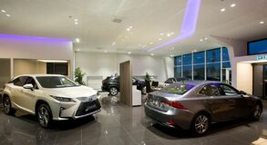 SZEGEDEN NYÍTOTT ÚJ, EURÓPAI SZÍNVONALÚ BEMUTATÓTERMET A LEXUS